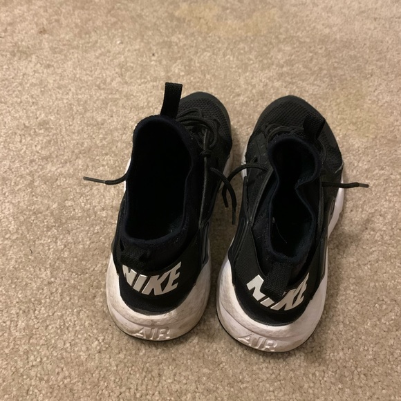 Women’s Nike hurarache shoes - Picture 3 of 3